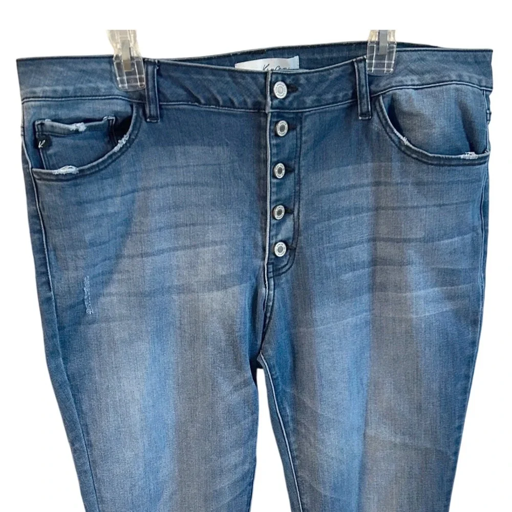 KanCan embrace chic